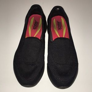 Sketchers GOGA Max Sneakers